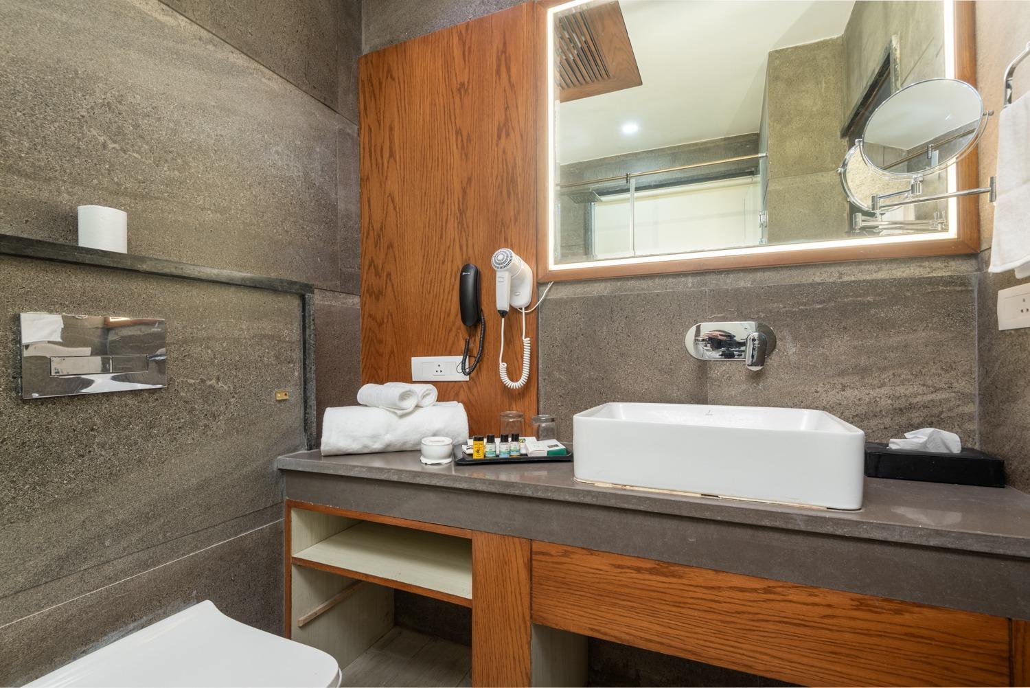 Quality Inn By Lawrence Hotels Dharamszala Kültér fotó
